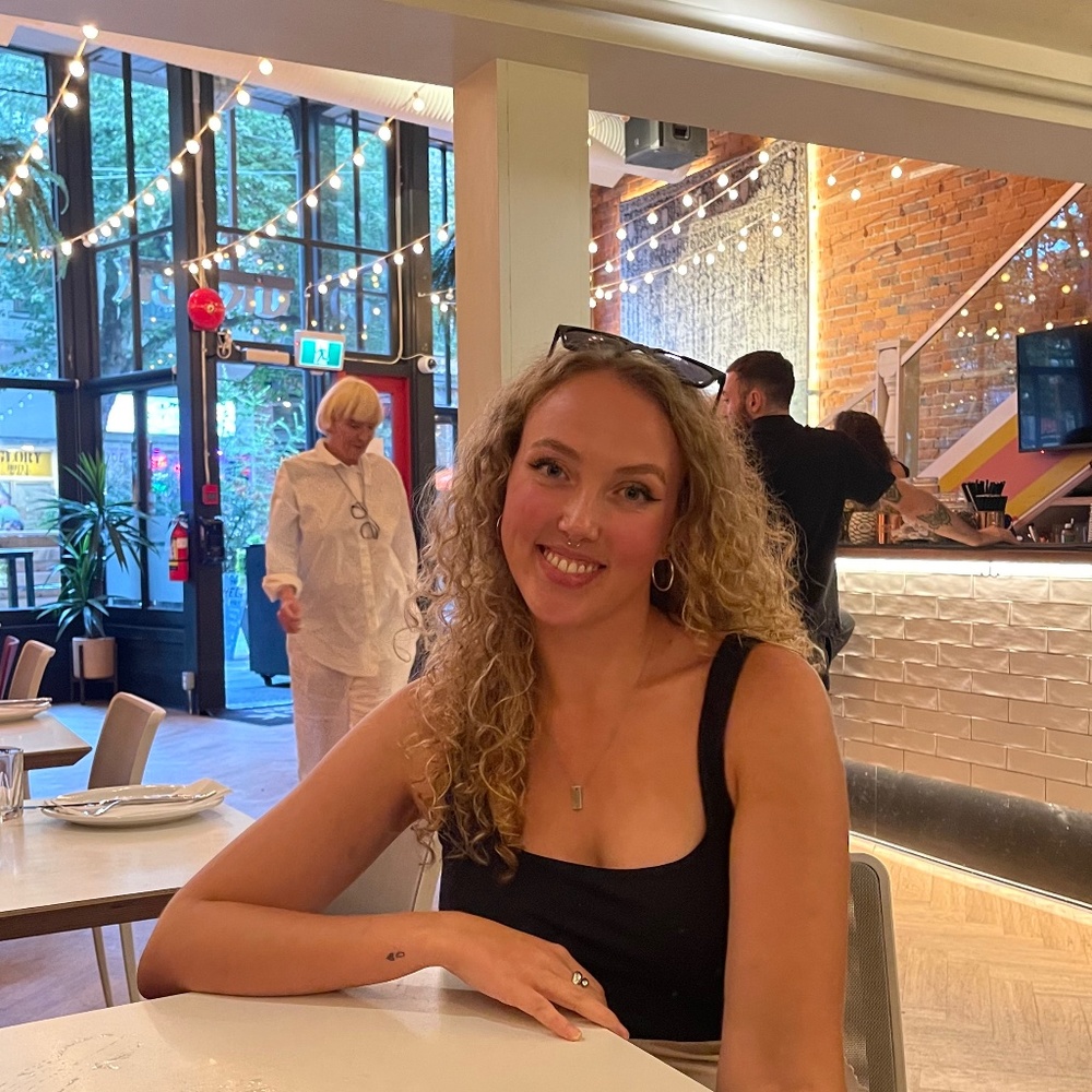 Meet your Posher, Brittney